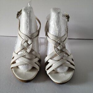 SO SOBOCHE WHITE OPEN TOE STRAPPY HEELS CHIC ON YOUR FEET/ 3'' HEEL-SIZE 6.5M